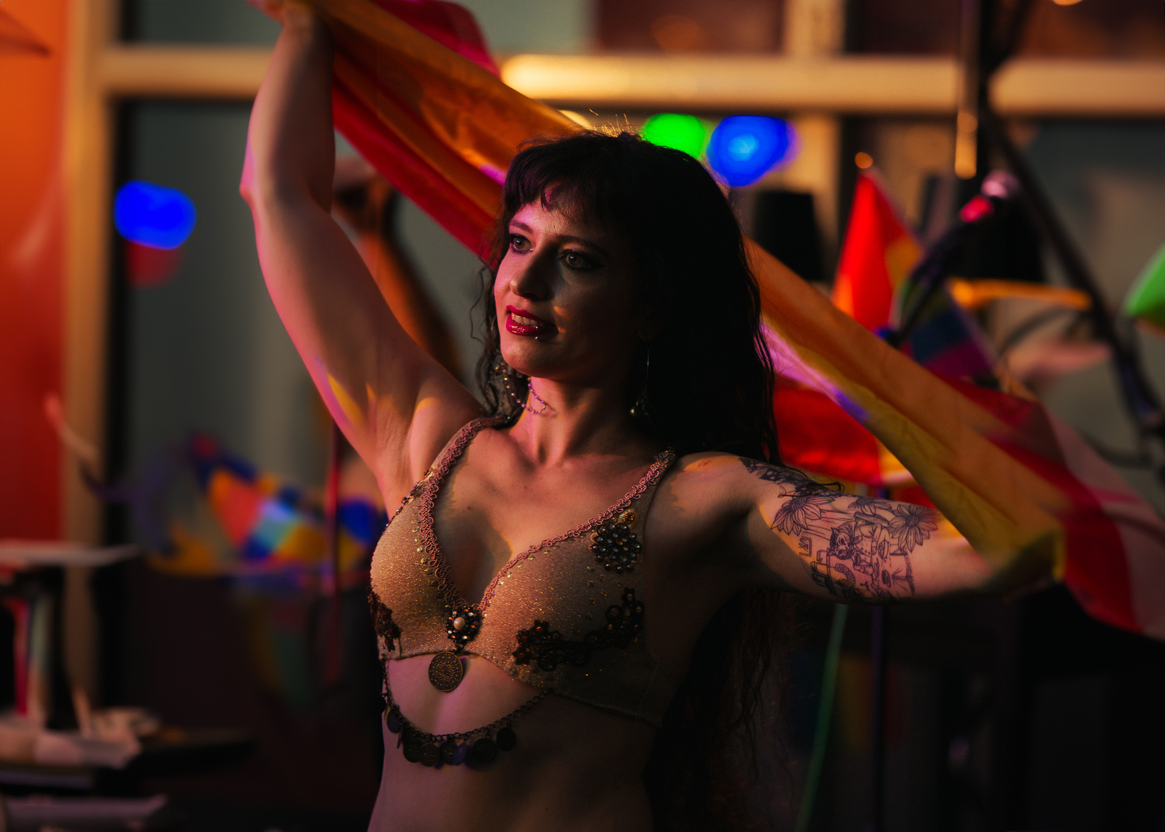 Jingalak qoramagizlar bilan porno tomosha qiling