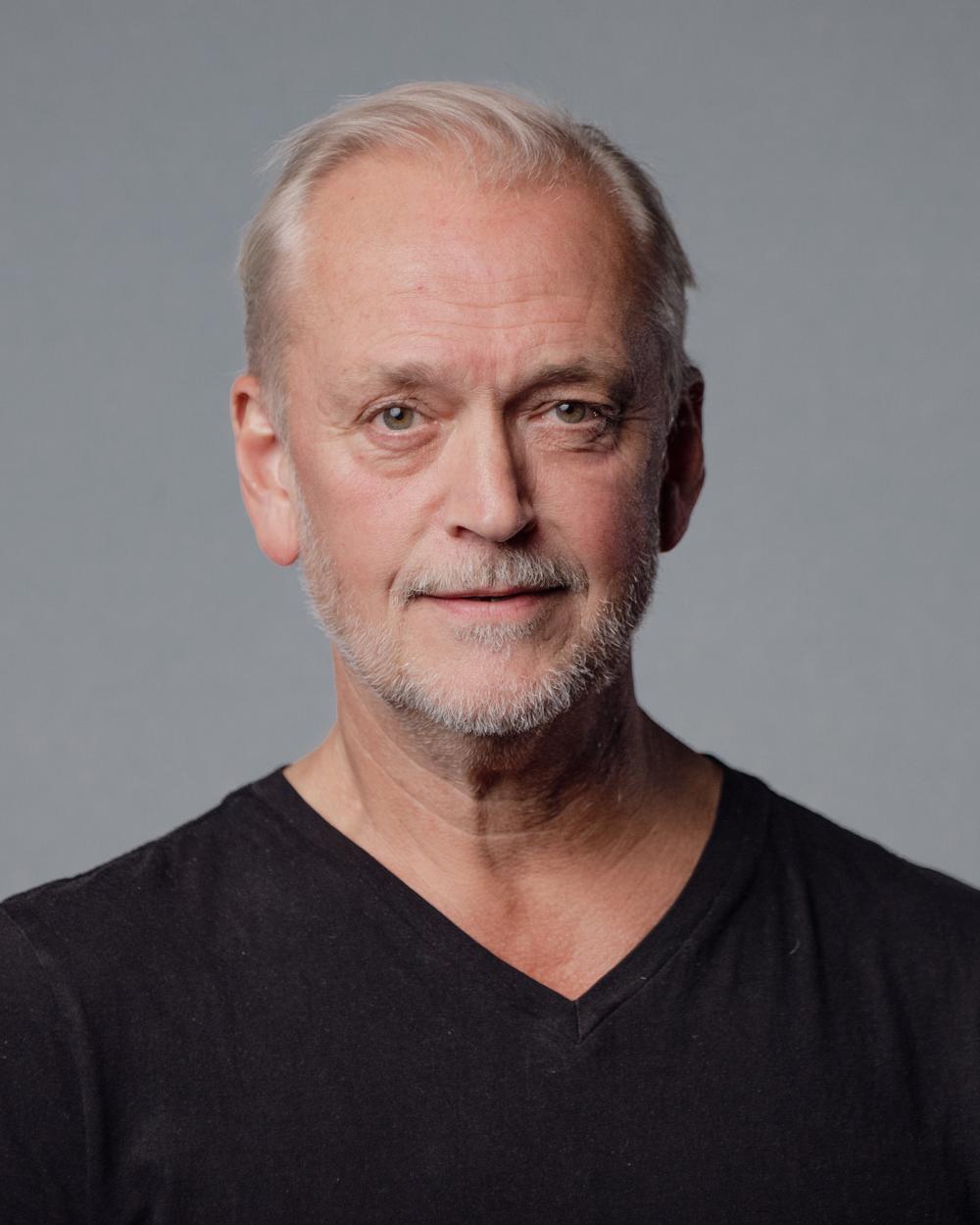 Porträttbild på video Håkan Jelk.