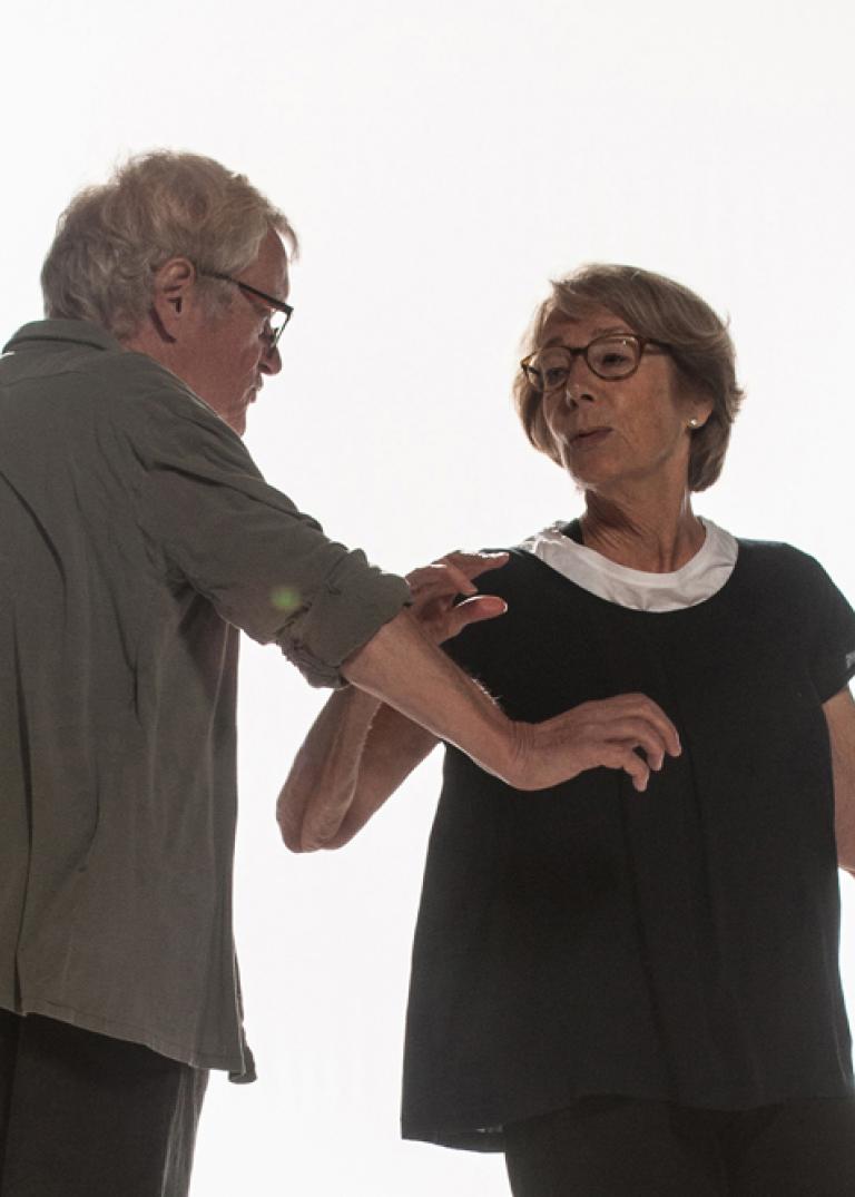 Bild på två 60-plussare som dansar
