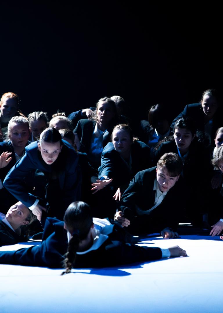 Ur dansföreställningen Trace av Kat Nakui, dansare: år 2 danselever vid Lunds DAns- och muiskalgymnasium, foto: Nelson Rodriguez Smith.