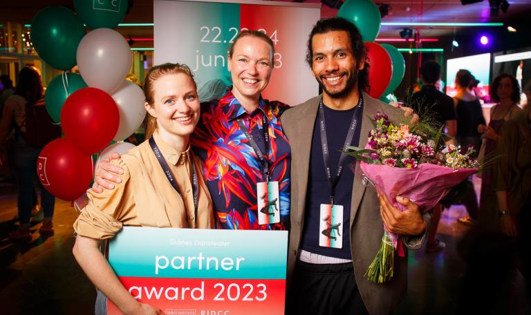 Skånes Dansteaters VD Mira Helenius Martinsson med Sarah Baltzinger och Isaiah Wilson, koreografer och dansare.