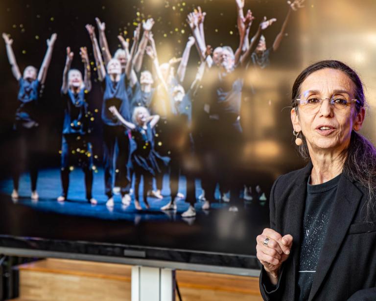 Koreografen Nathalie Ruiz i "Den dansande vägen". 