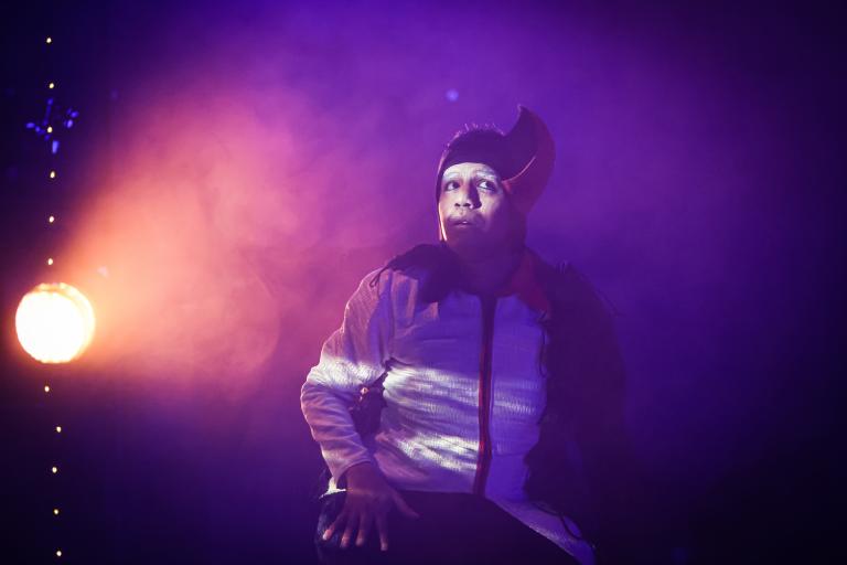 Ur Tanssi Teatteri MDs dansföreställning Igloo, koreografi: Mari Rosendahl, foto: Heikki Järvinen.