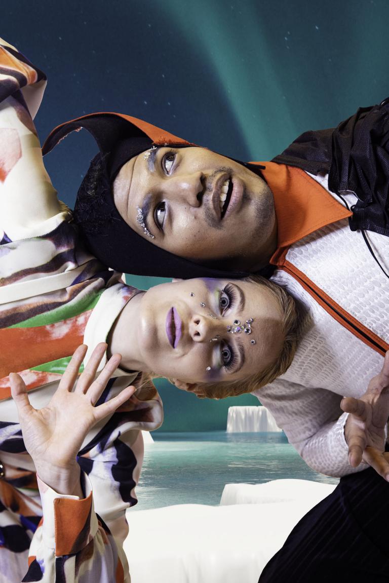 Ur Tanssi Teatteri MDs dansföreställning Igloo, koreografi: Mari Rosendahl, foto: Heikki Järvinen.