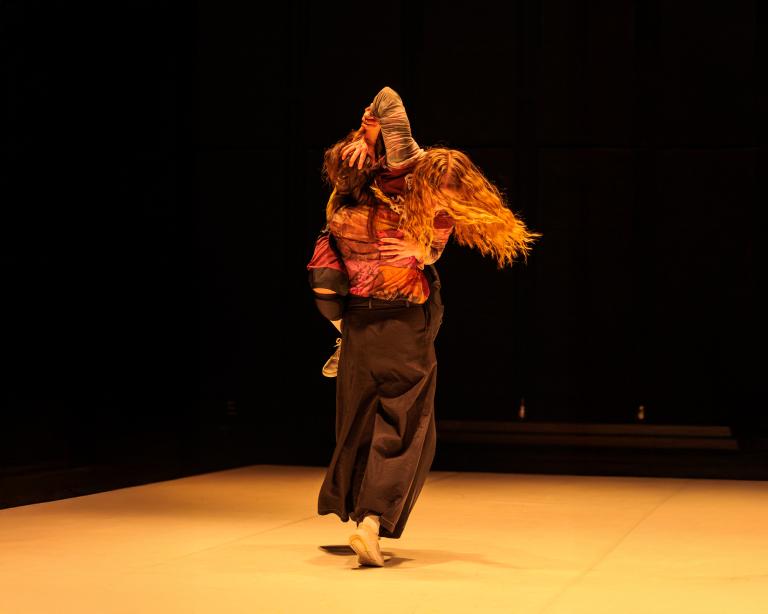 Ur dansföreställningen The last Rite of Spring med Theatre Academy Dance Collective från Helsinki Uniarts. Foto: Jussi Ulkuniemi.