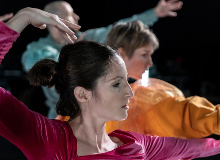 VÅR DAG, dansare Maria Pilar Abaurrea Zardoya, Laura Lohi, Samuel Denton, koreografi: Tina Tarpgaard, foto: Tilo Stengel.