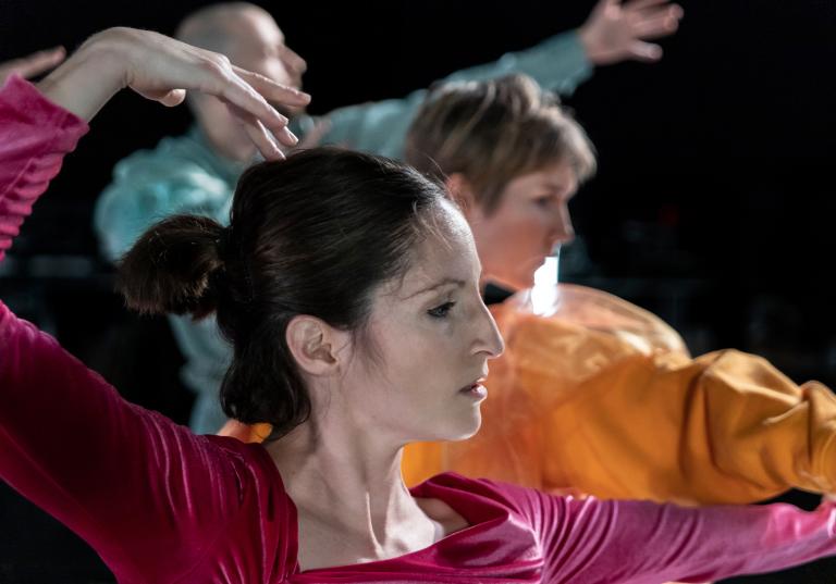 VÅR DAG, dansare Maria Pilar Abaurrea Zardoya, Laura Lohi, Samuel Denton, koreografi: Tina Tarpgaard, foto: Tilo Stengel.