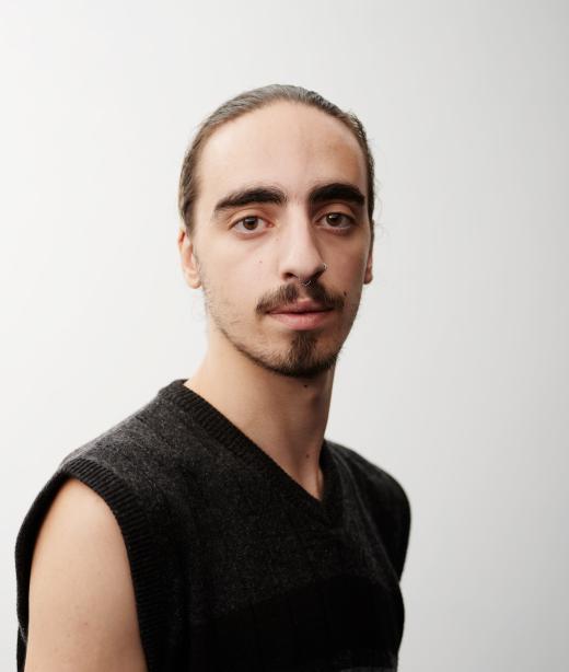 Porträttbild på dansarpraktikanten Rodrigo Loureiro.
