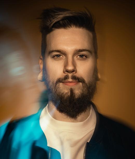 Porträttbild på Mattias Ümit Yilbar Norgren.